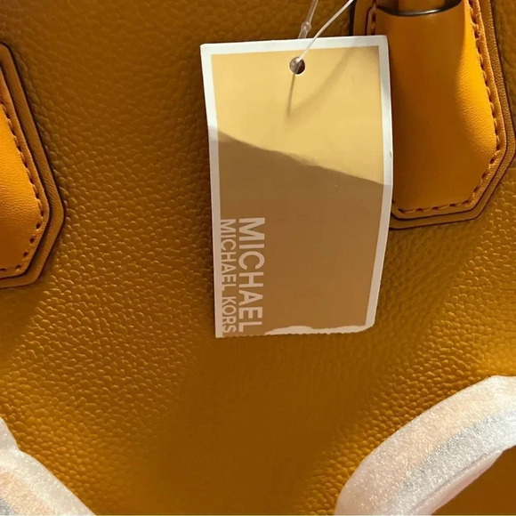 MICHAEL KORS MERCER Medium Messenger Crossbody Bag Honeycomb Leather NWT… - Picture 12 of 16